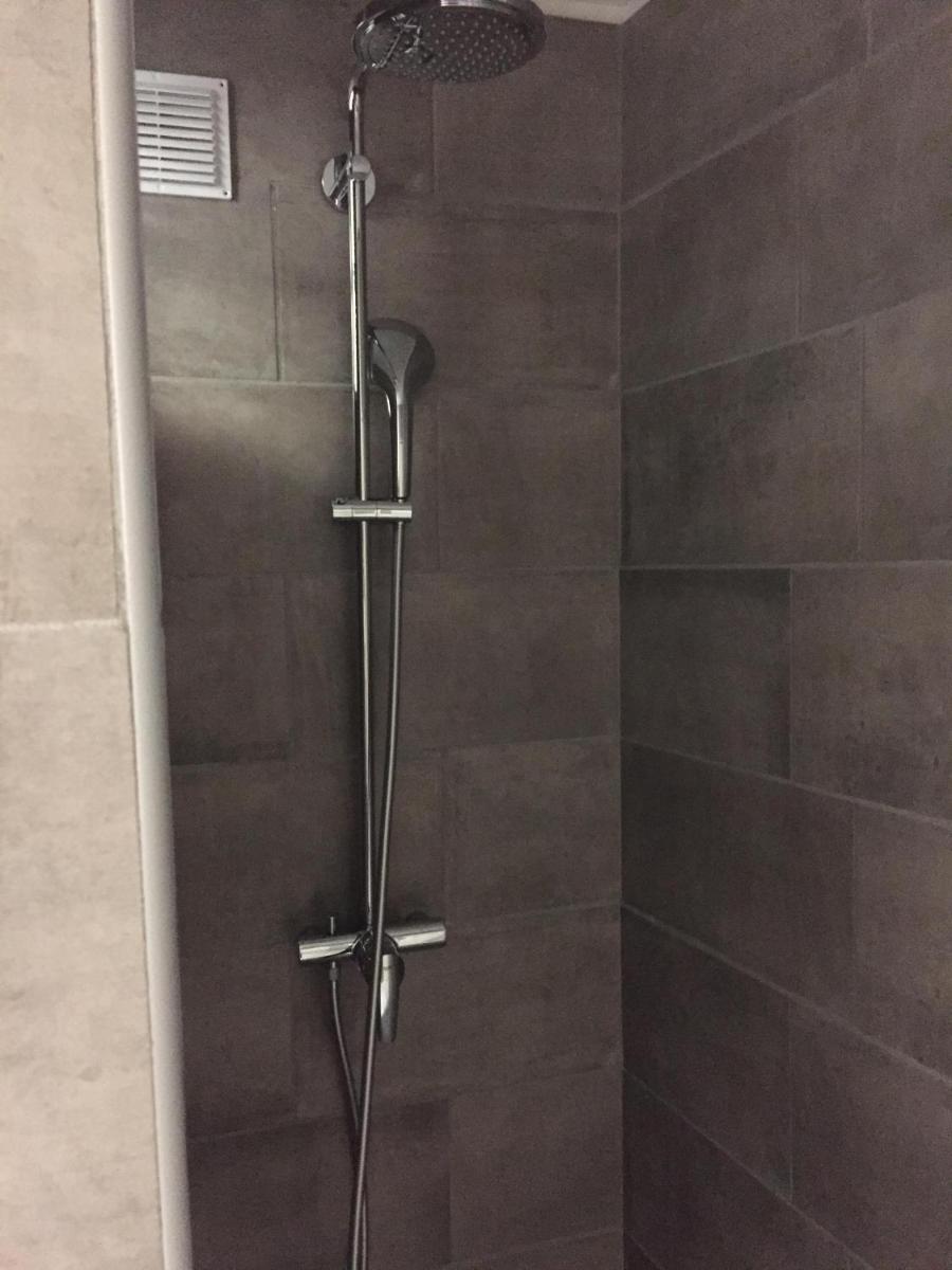 1 Chambre, 1 P'tit dèj', 1 Sourire - Housity