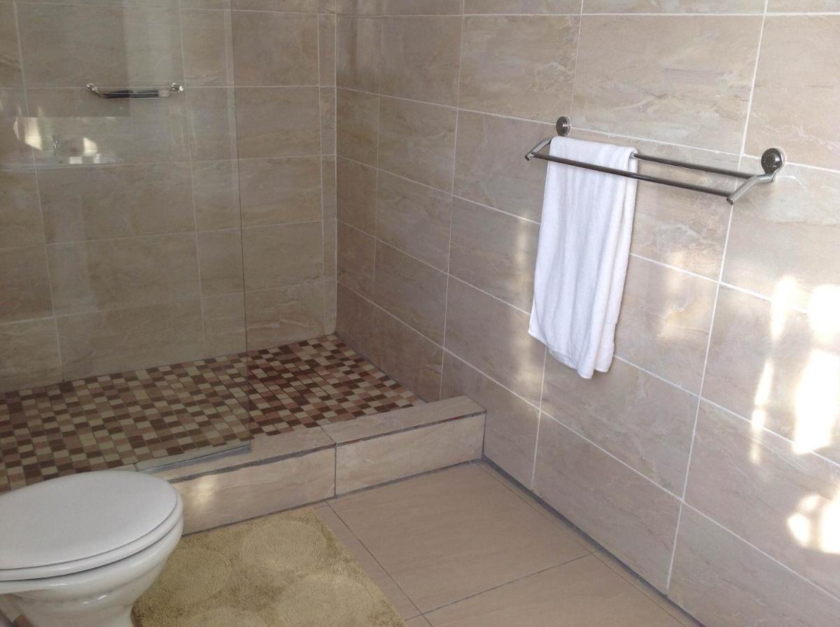 Vinolux Guest House - Housity