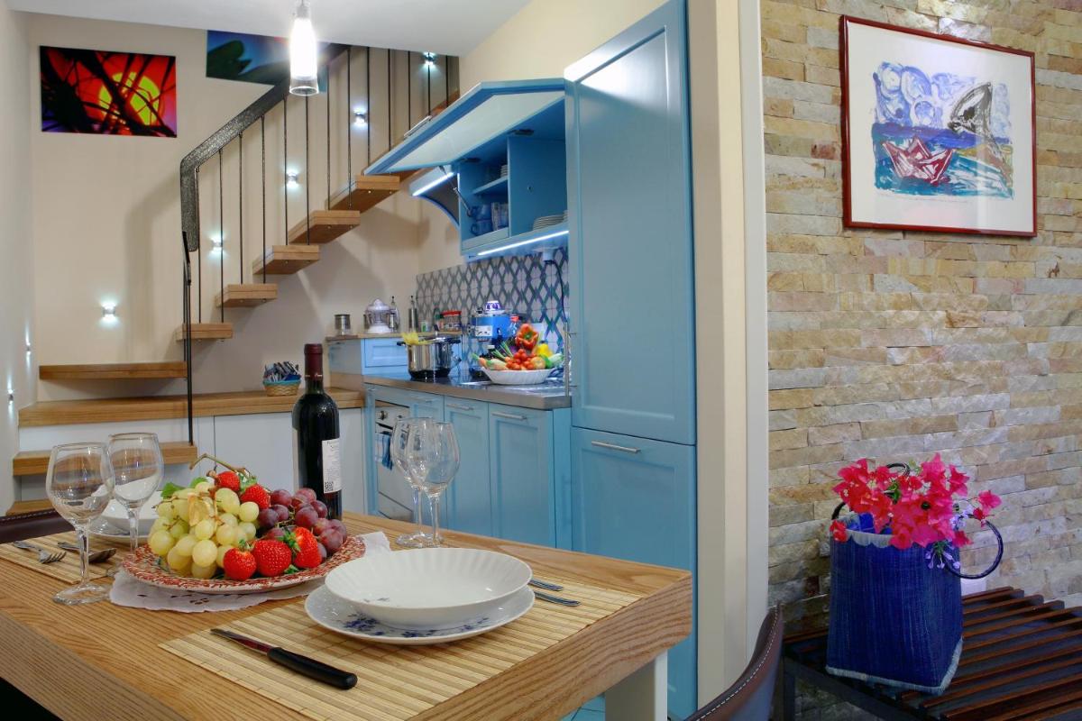 Luna Rossa - Housity