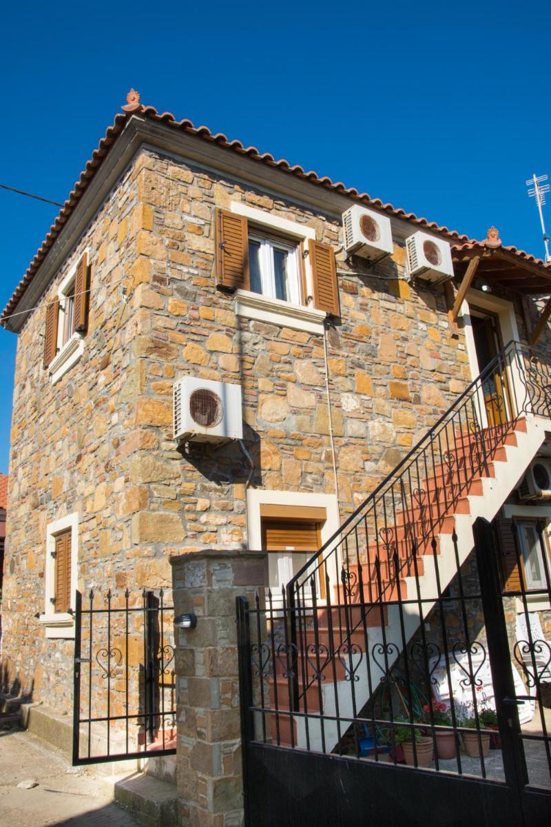 Flamingo Stone House - Housity