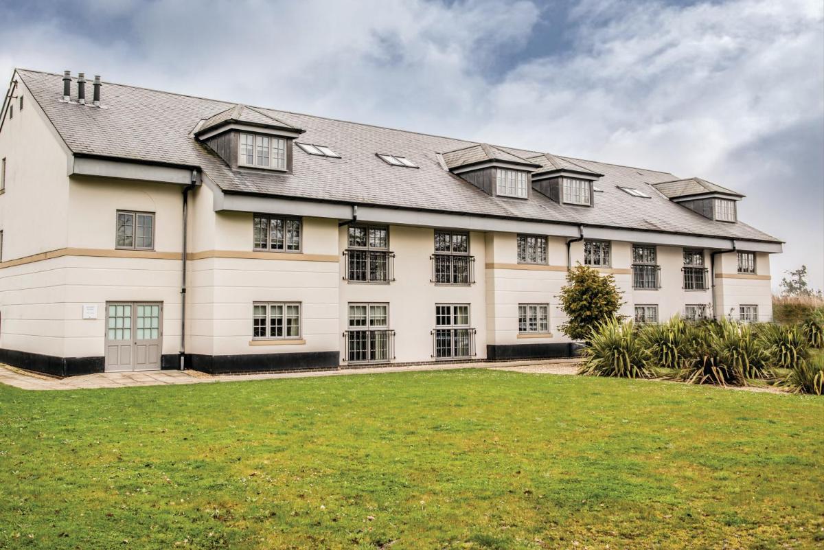 De Vere Wokefield Estate - Housity