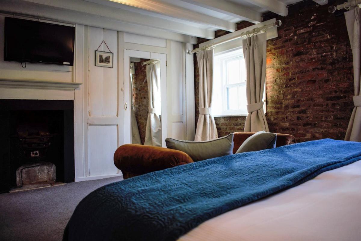 White Horse & Griffin - Housity