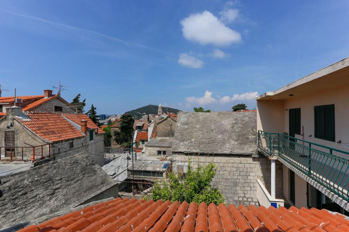 Apartments and Rooms Stone House - Housity
