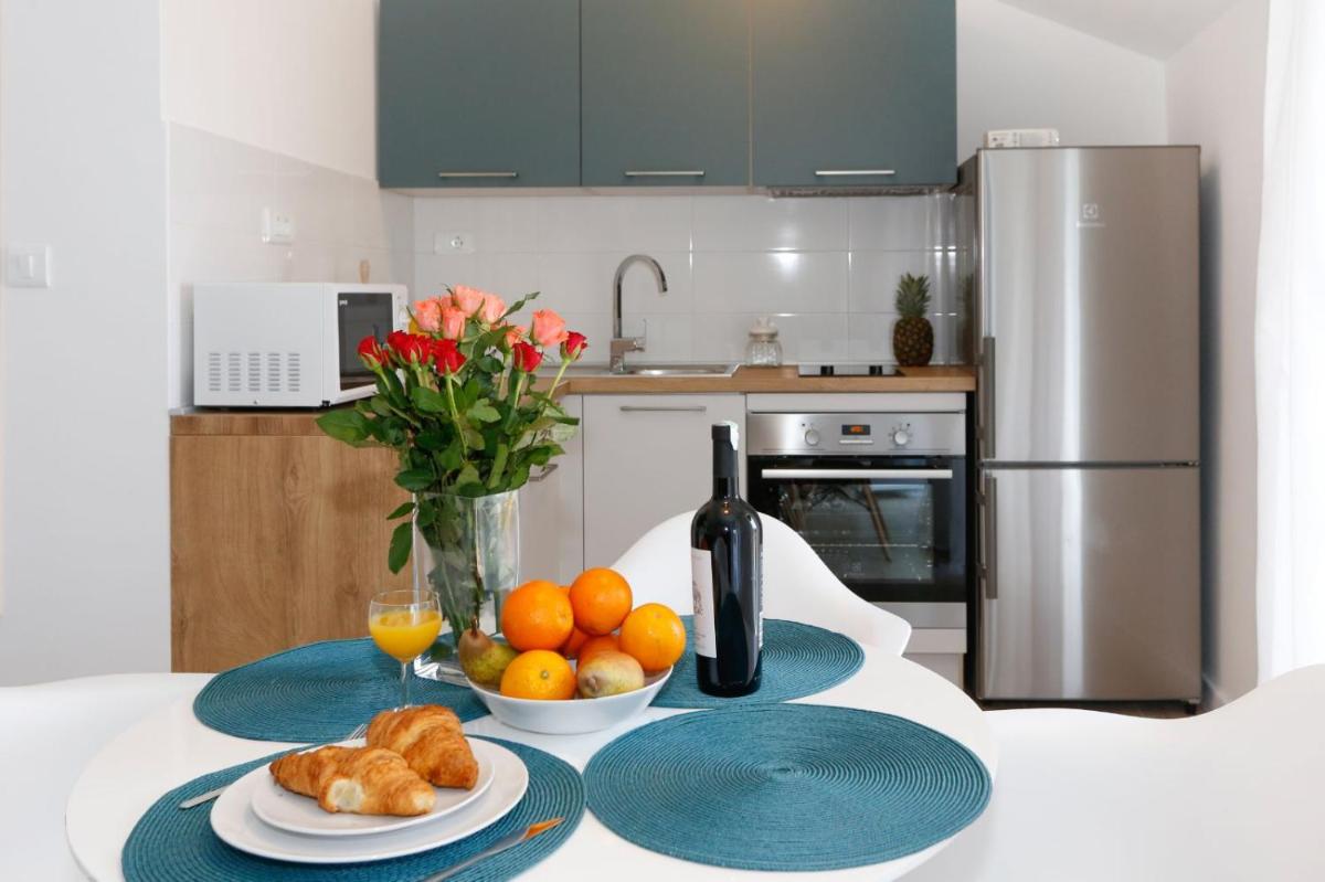 Apartments and Rooms Stone House - Housity