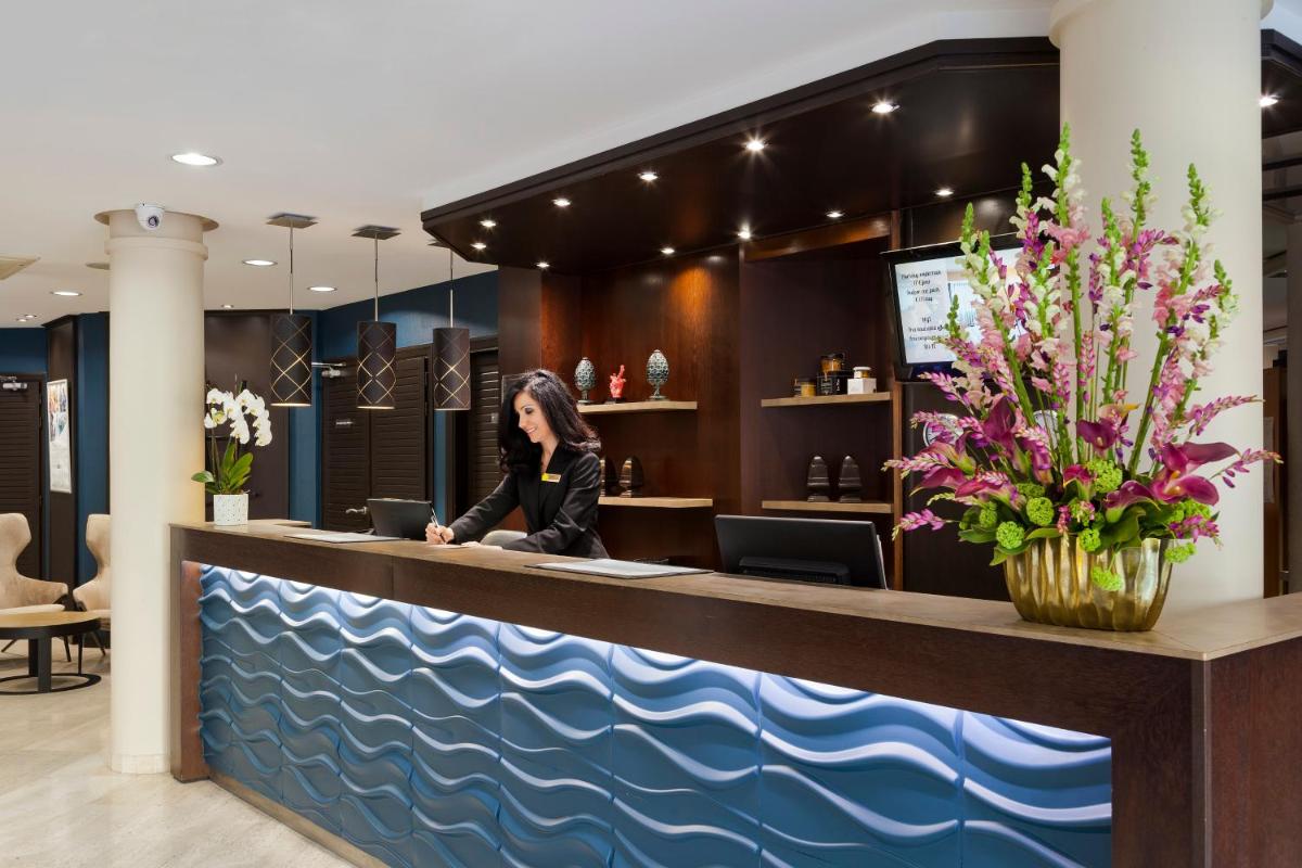 Hall ou réception de l'établissement Nehô Suites Cannes Croisette