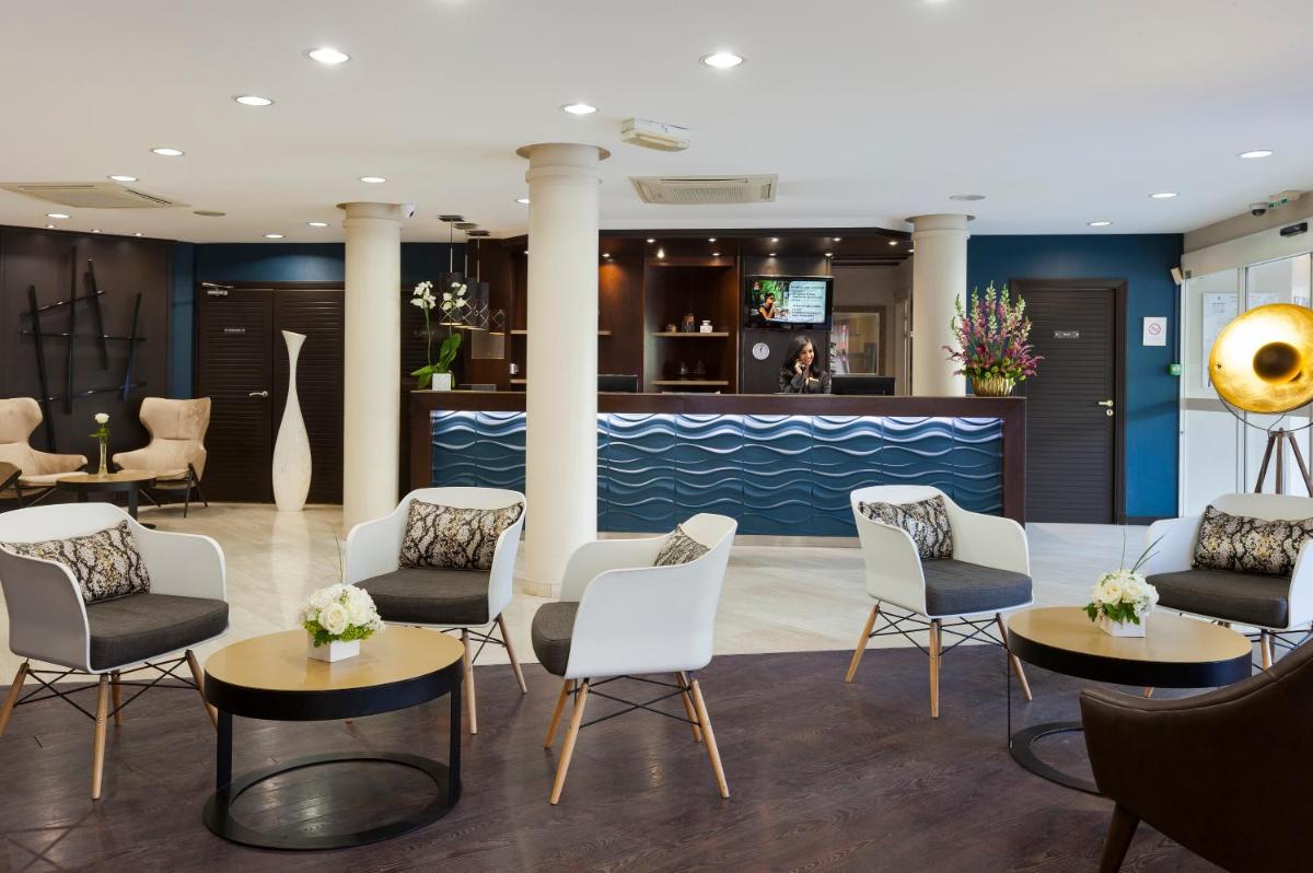 Coin salon dans l'établissement Nehô Suites Cannes Croisette