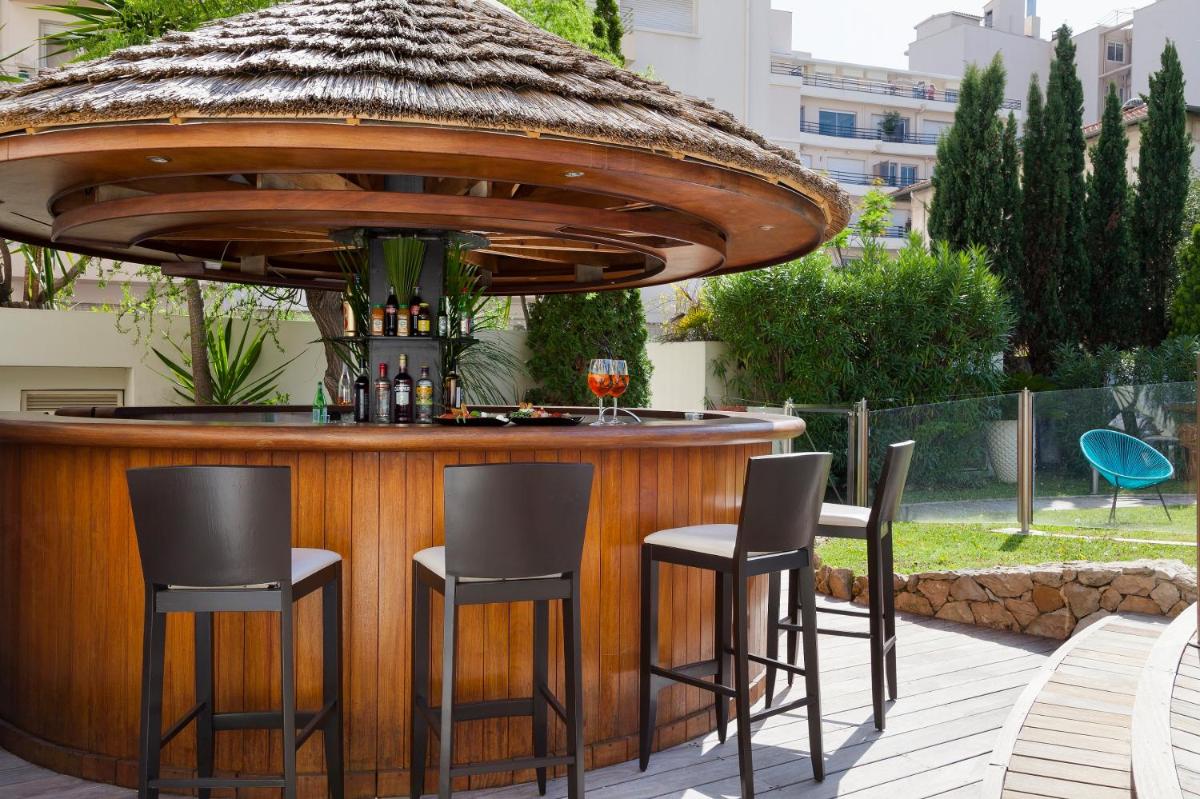 Jardin de l'établissement Nehô Suites Cannes Croisette