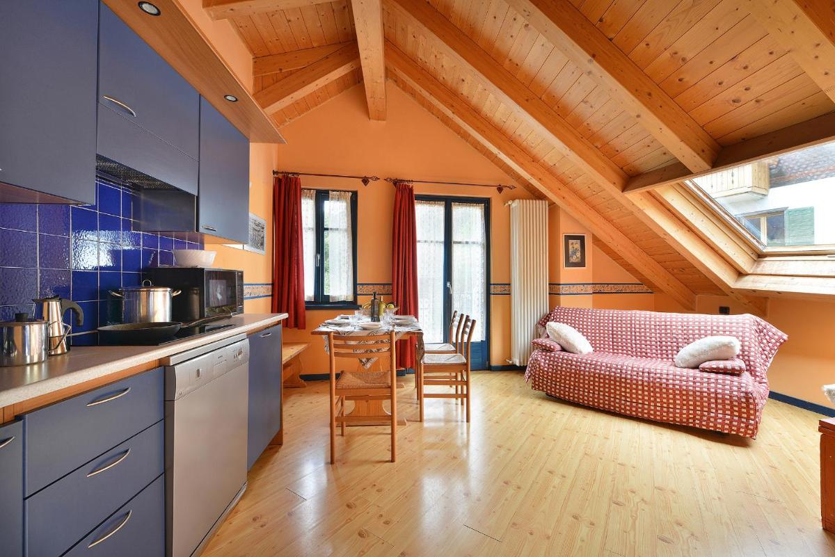 Casa Cola - Housity