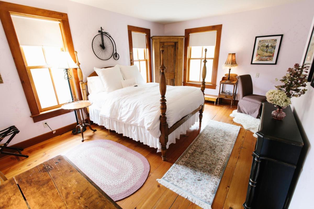 Round Barn Farm B & B Event Center - Housity