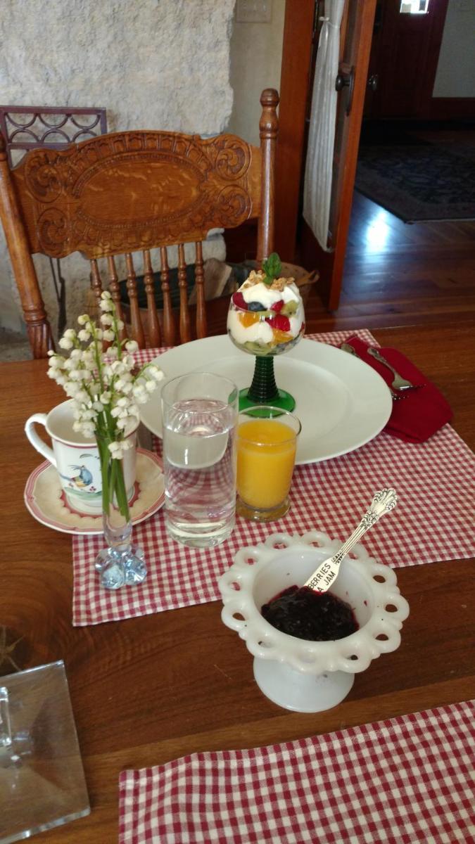 Round Barn Farm B & B Event Center - Housity