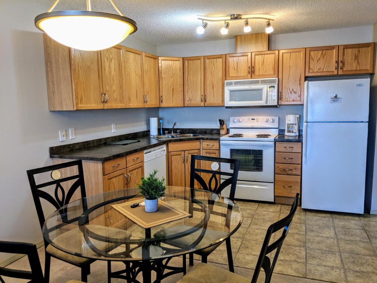 Bright 2BR U/G parking LRT&Transit 1Min Walk - Housity