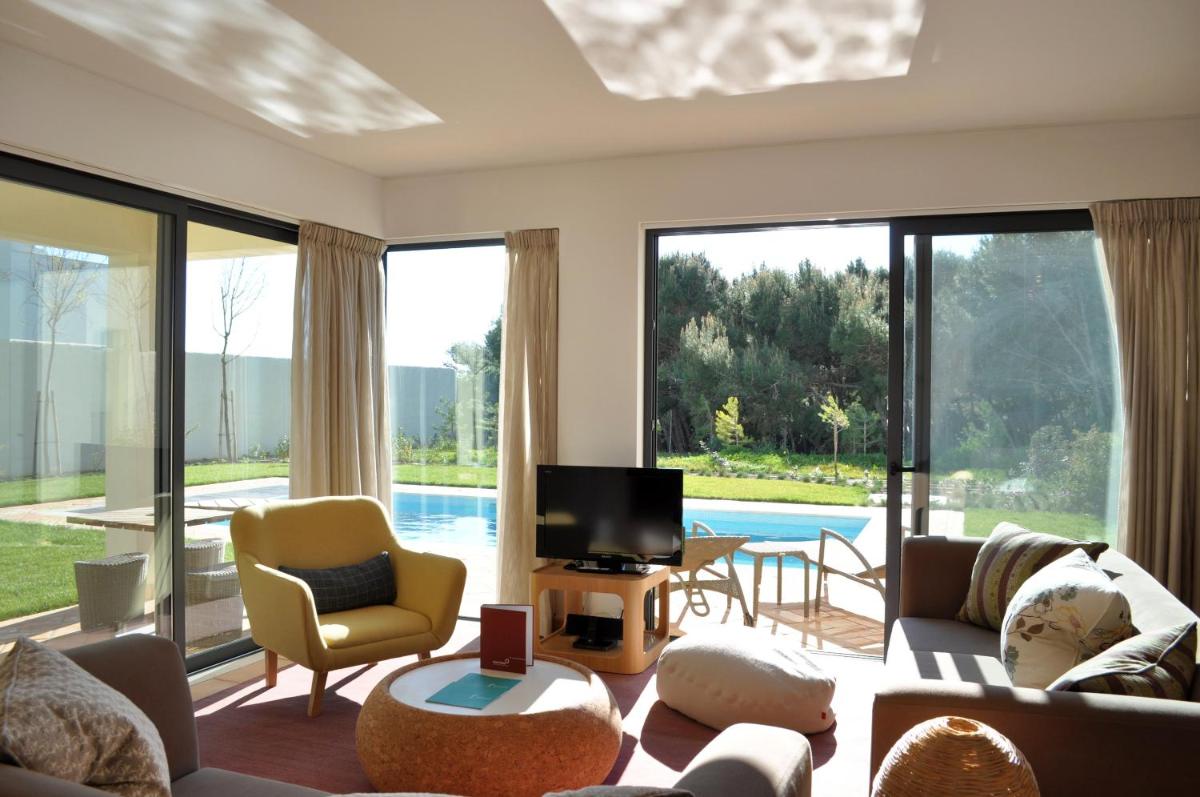 Uma televisão e/ou sistema de entretenimento em Martinhal Sagres Beach Family Resort Hotel