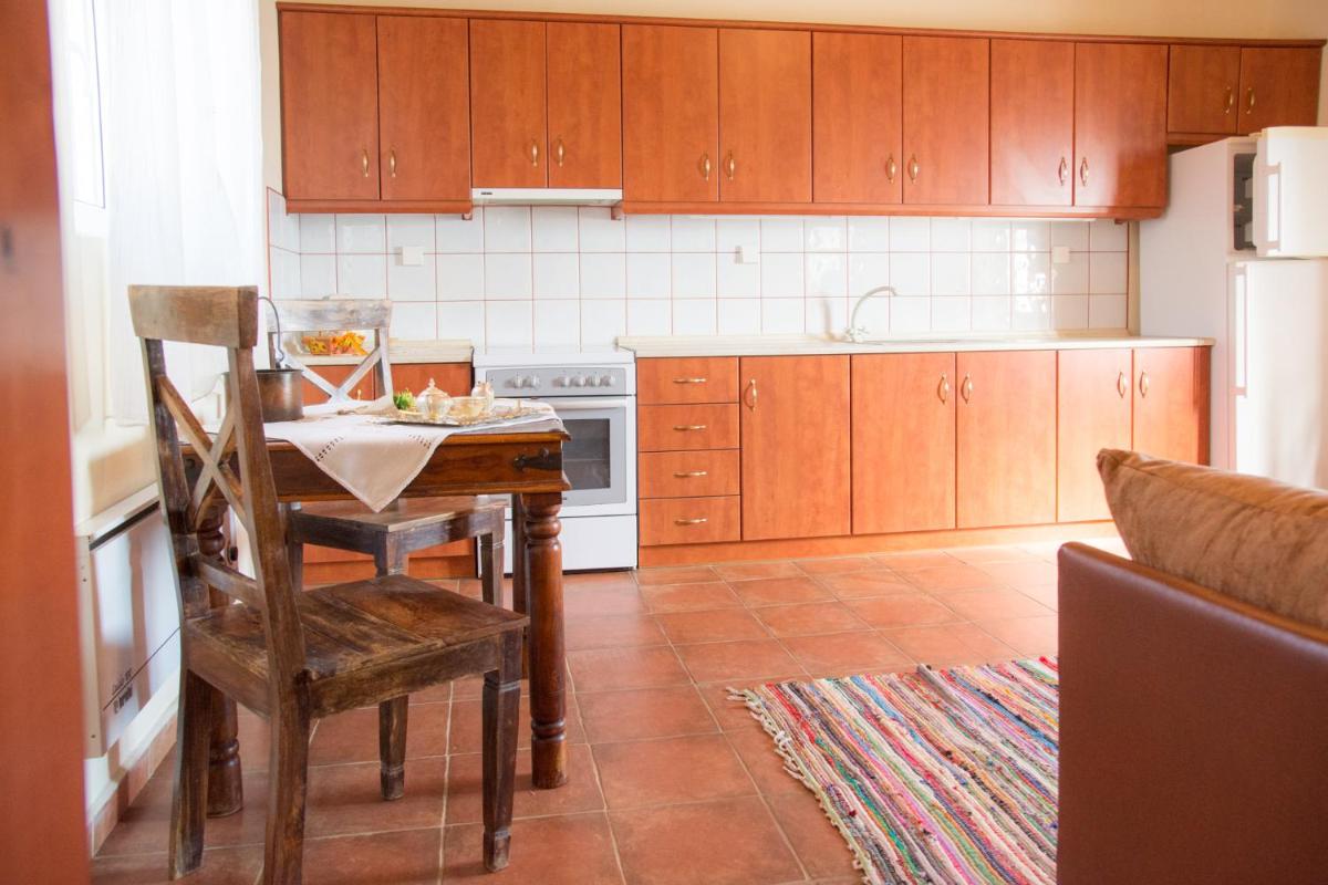 Flamingo Stone House - Housity