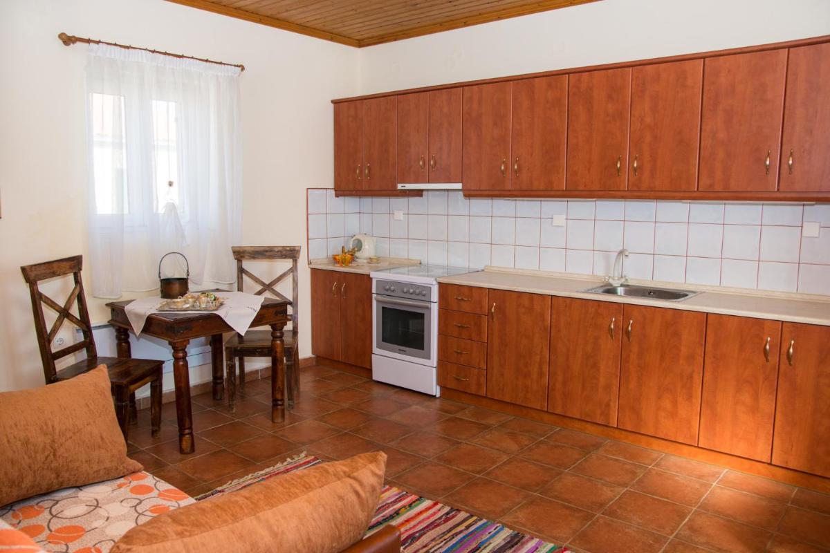Flamingo Stone House - Housity
