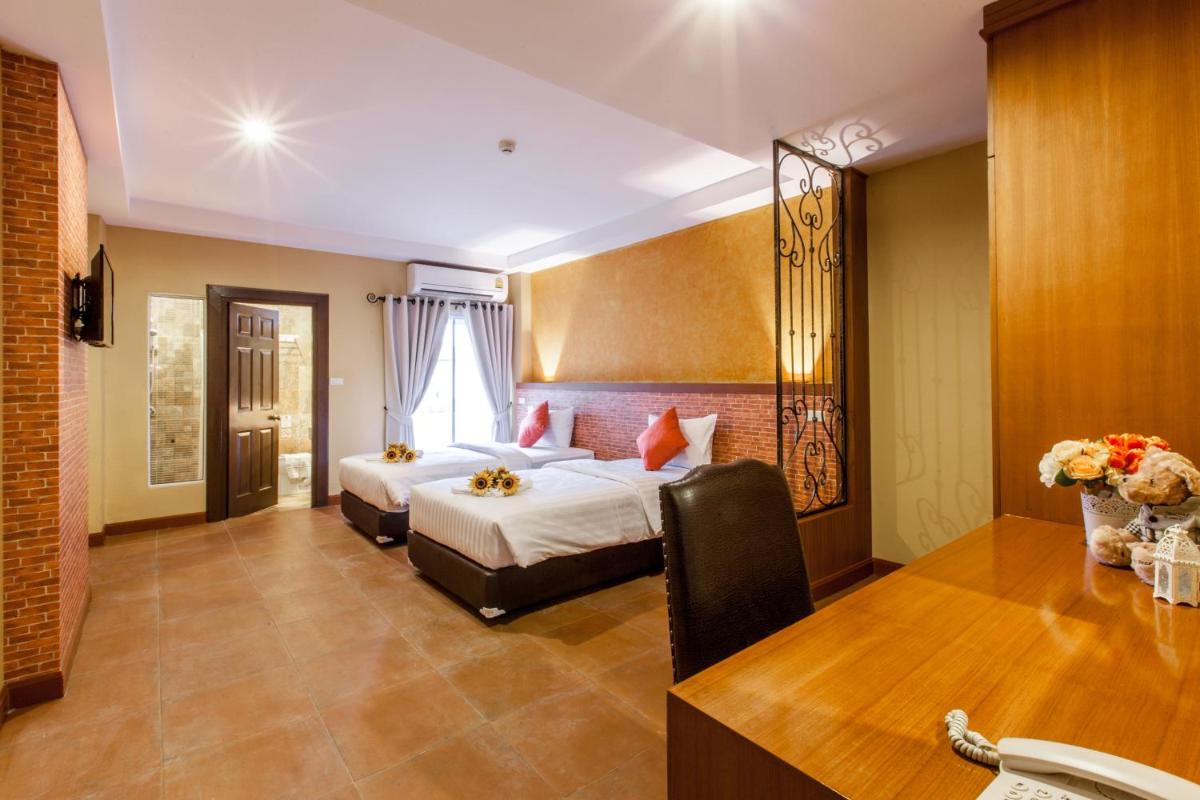 Gallery Lake View Hotel - Housity