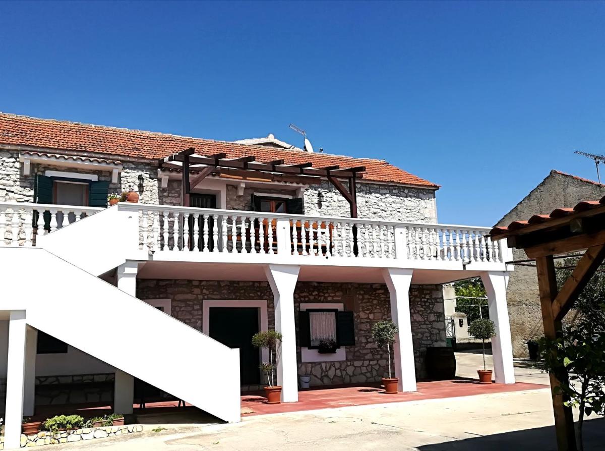 Apartments Dalmatian Stone House - Housity