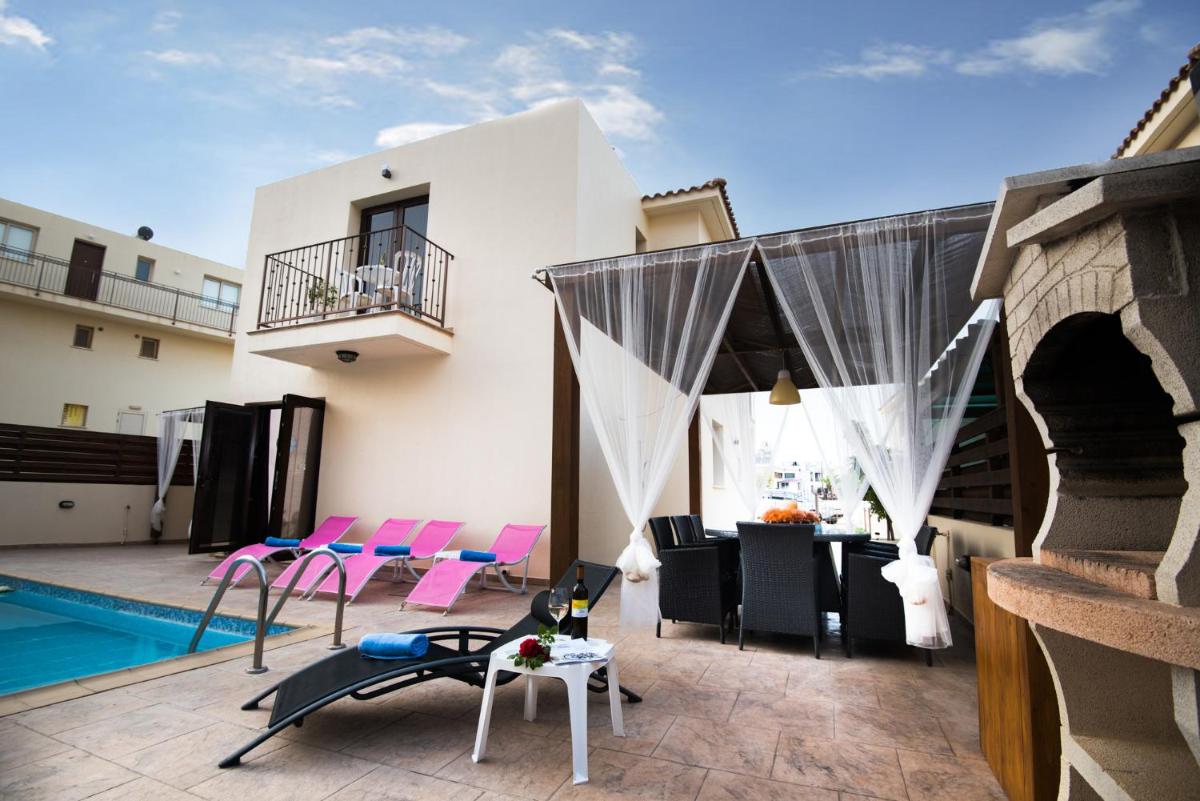 Luxury Villa Regina - Hizvo