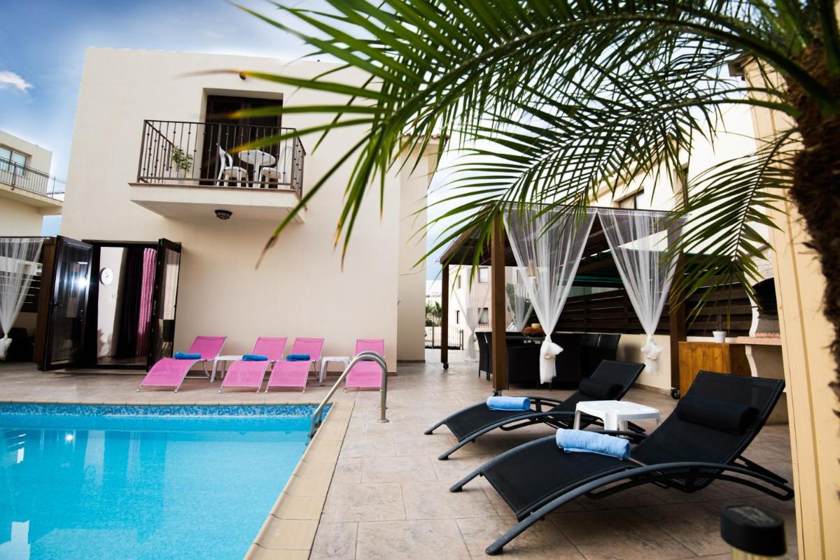 Luxury Villa Regina - Hizvo