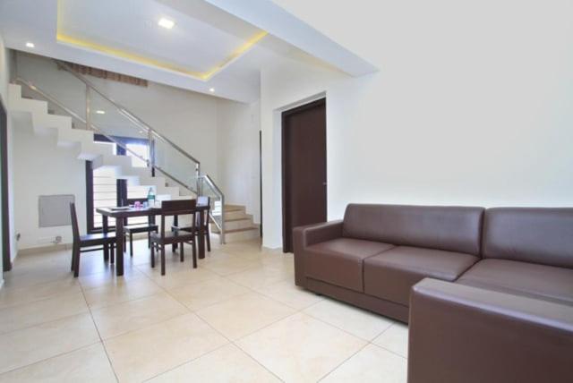 Albisville Hilltop Mansion - Housity