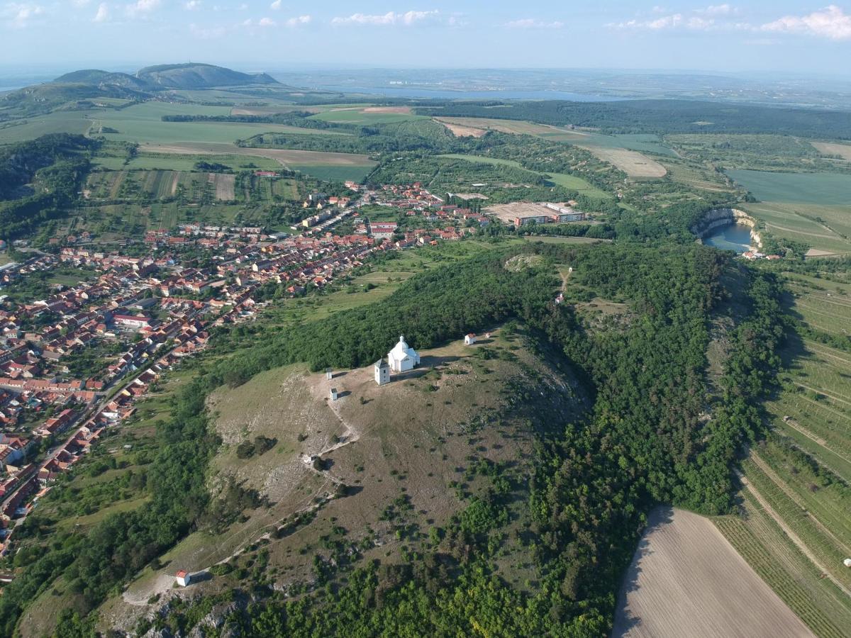 Pod Svatým kopečkem - Housity