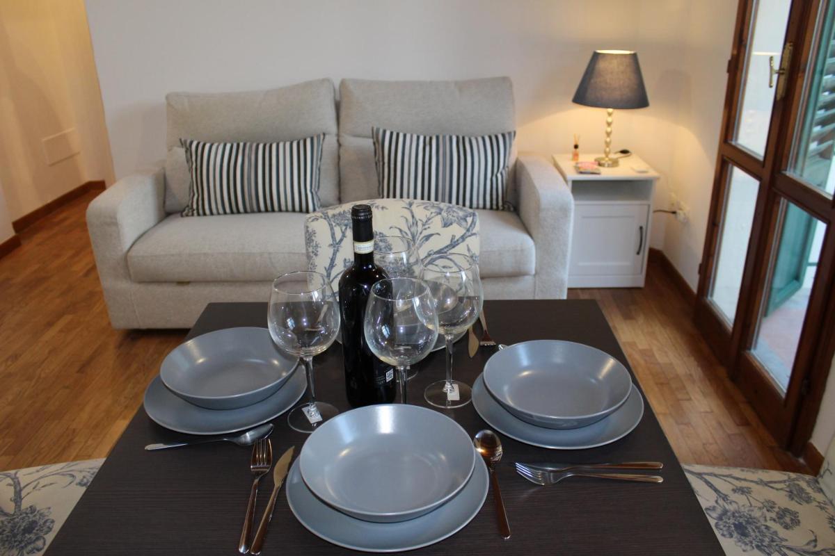 San Lorenzo Central Market Cozy & Quiet Apartment - Housity