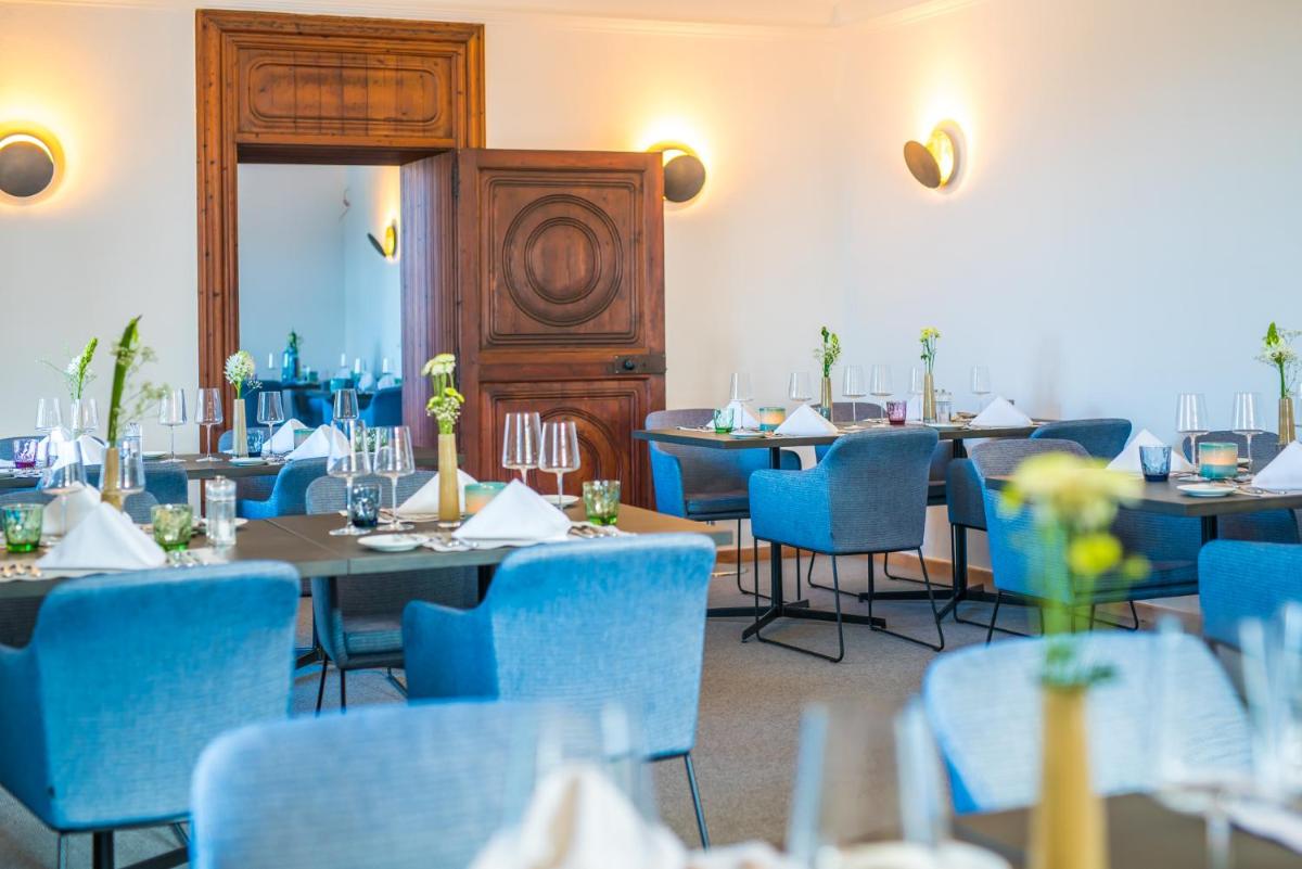 Un restaurante o sitio para comer en Carrossa Hotel & Spa