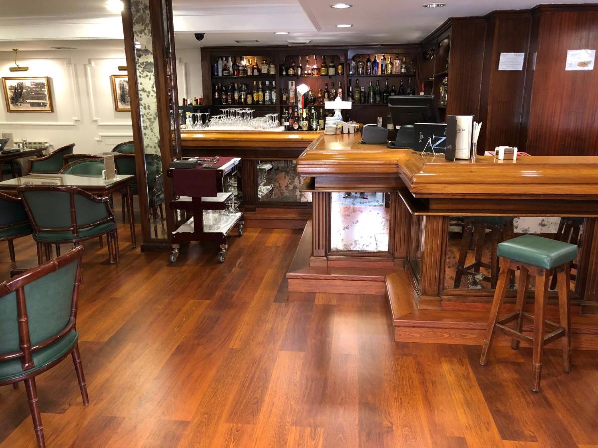 El salón o zona de bar de Laguna Nivaria Hotel & Spa