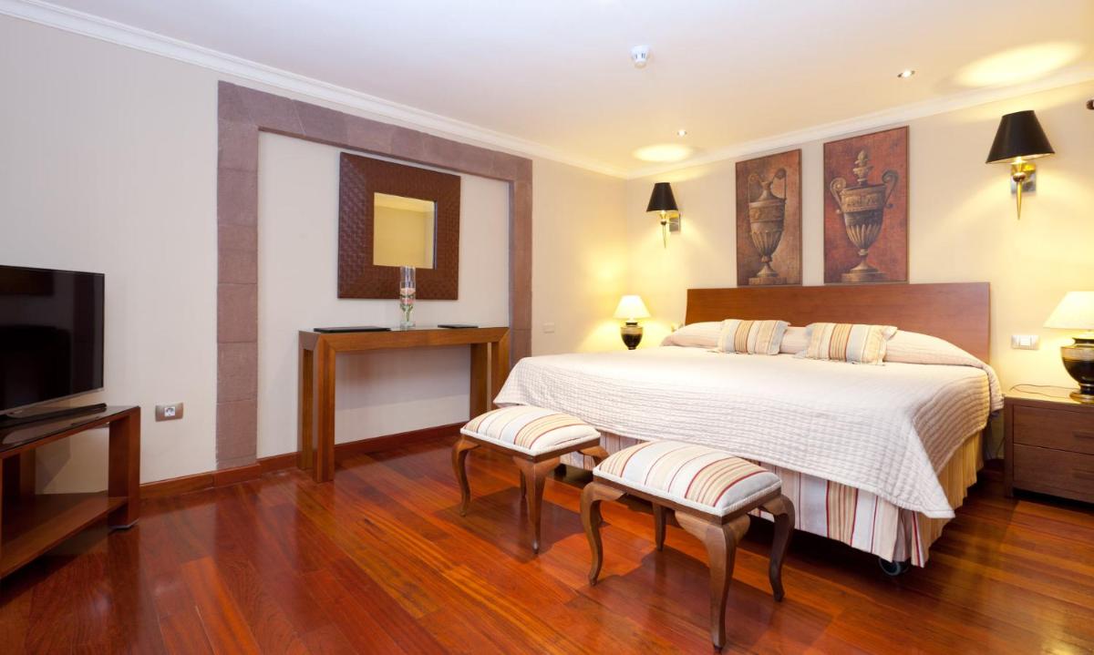 Cama o camas de una habitación en Laguna Nivaria Hotel & Spa
