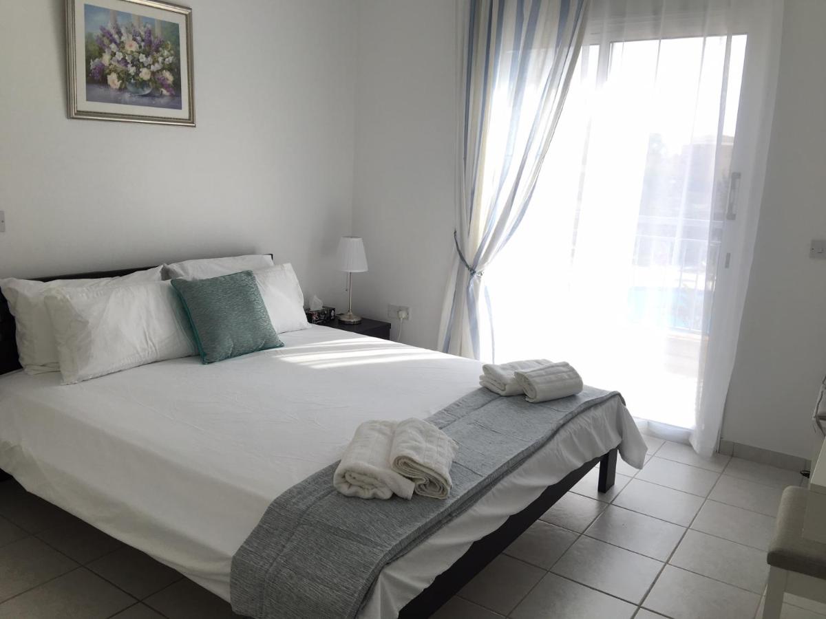 Suitetrails - Modern pool facing apartment in popular Limnaria Gardens