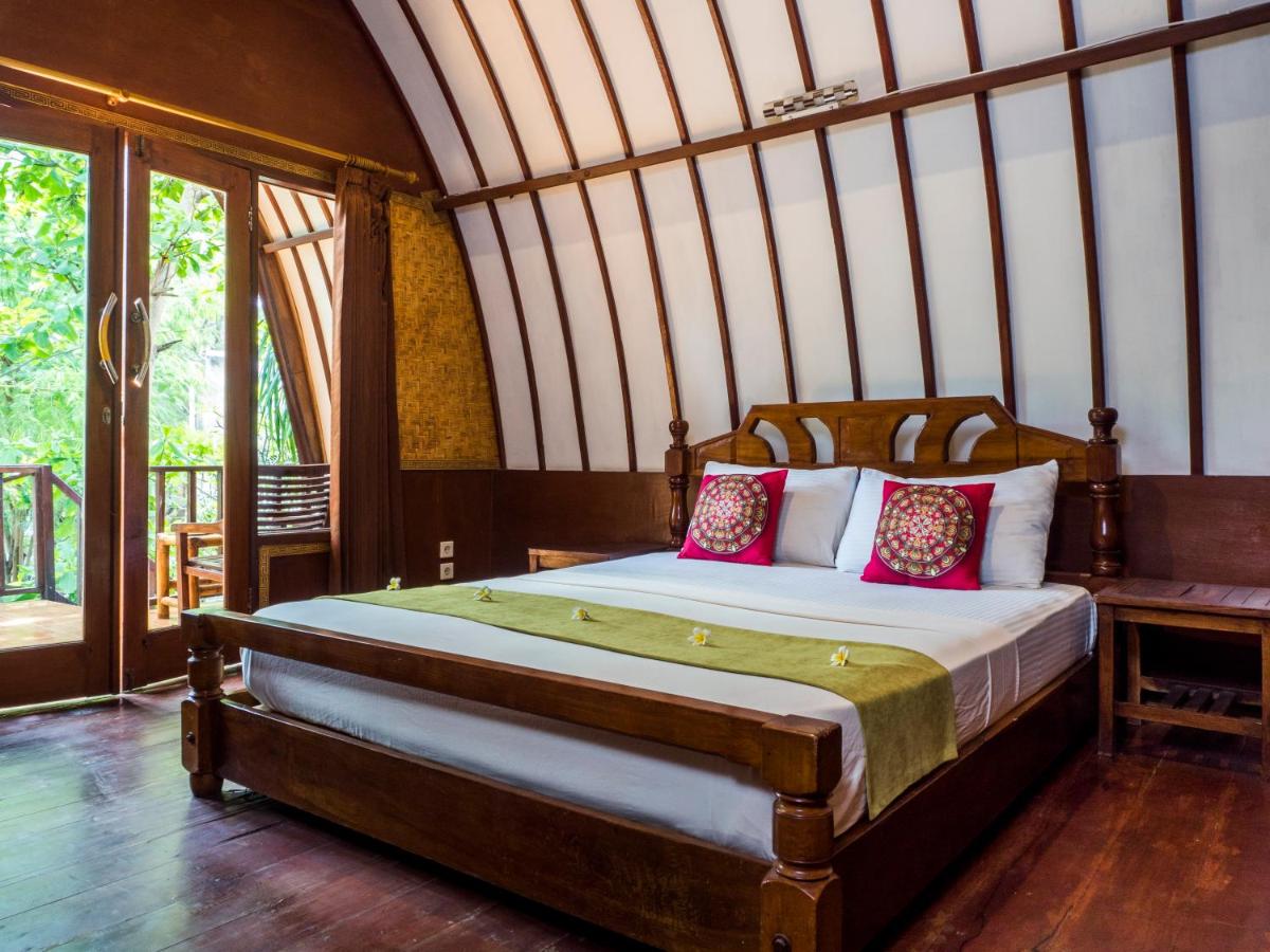Gili Turtle Beach Resort - Housity