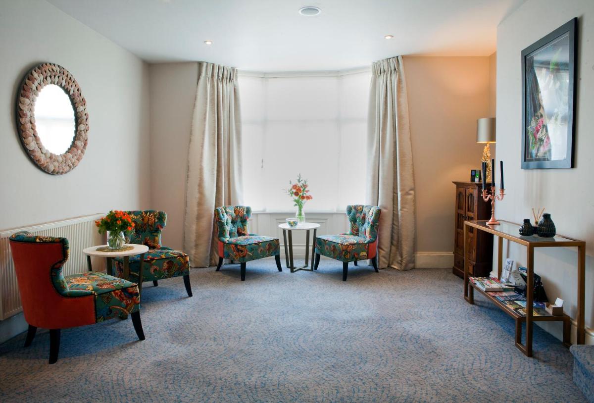 Sea Spray Hotel - Housity