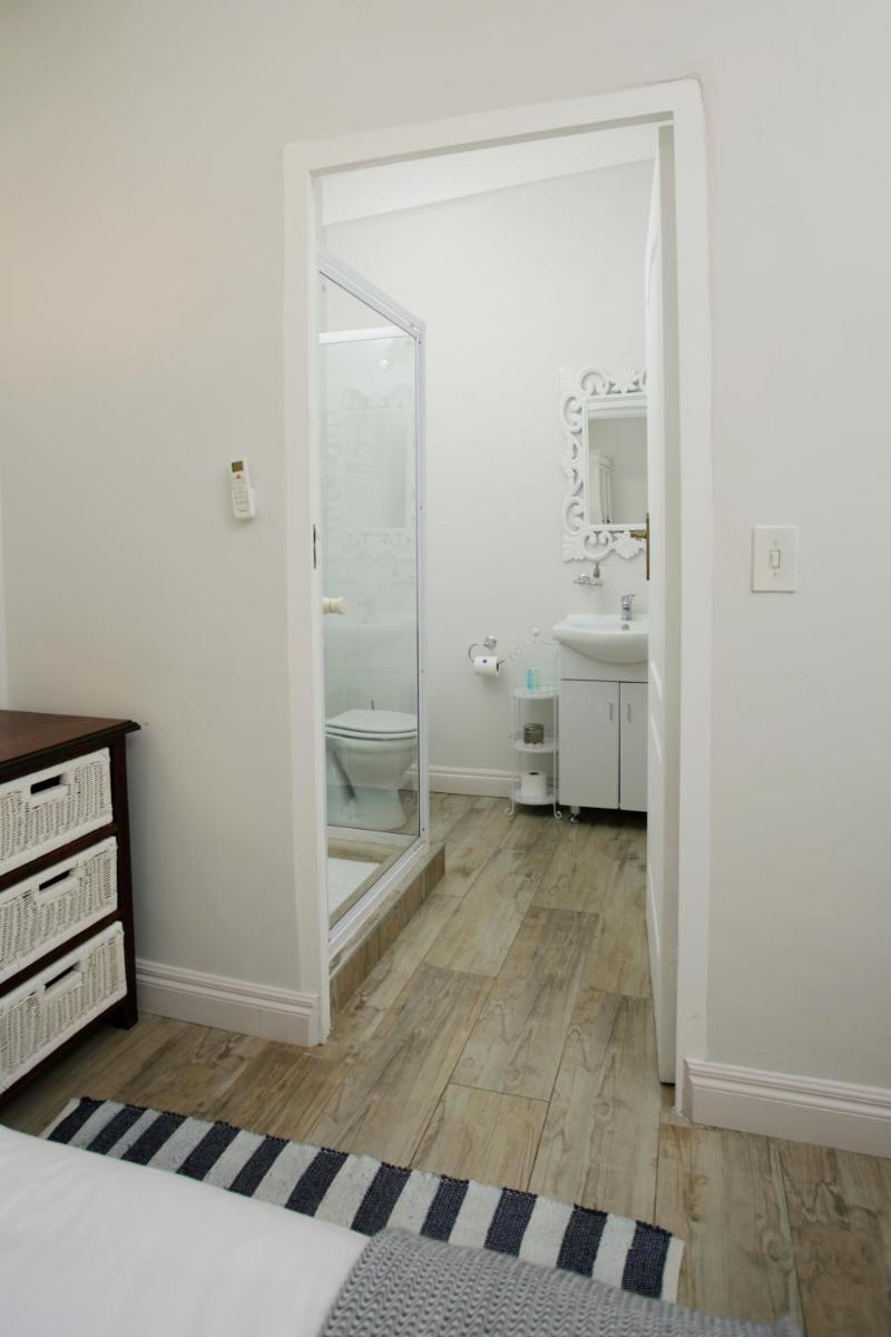 Ocean Hideaway Bed and Breakfast - Housity