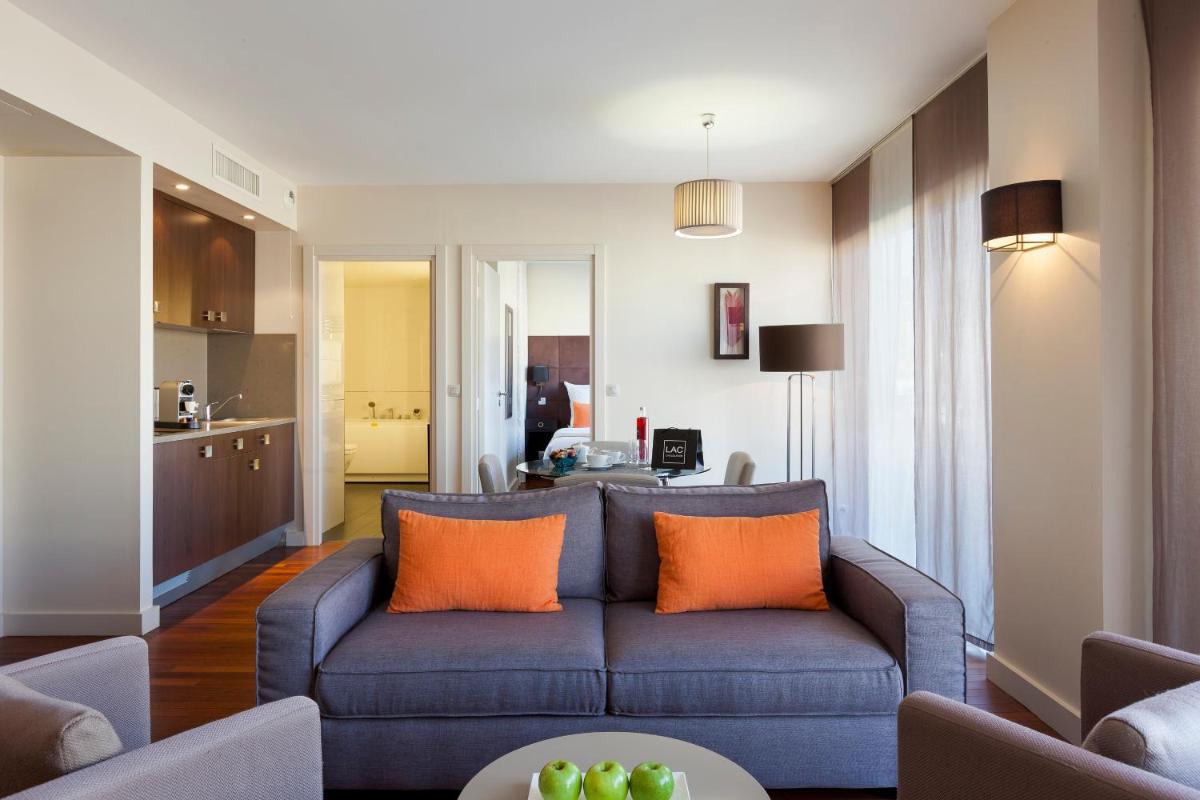 Cuisine ou kitchenette dans l'établissement Nehô Suites Cannes Croisette