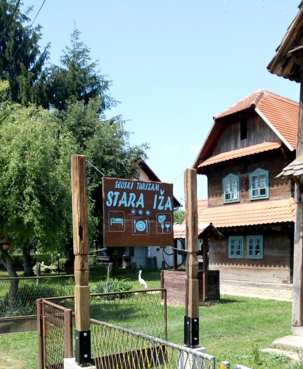 Stara Iža - Housity