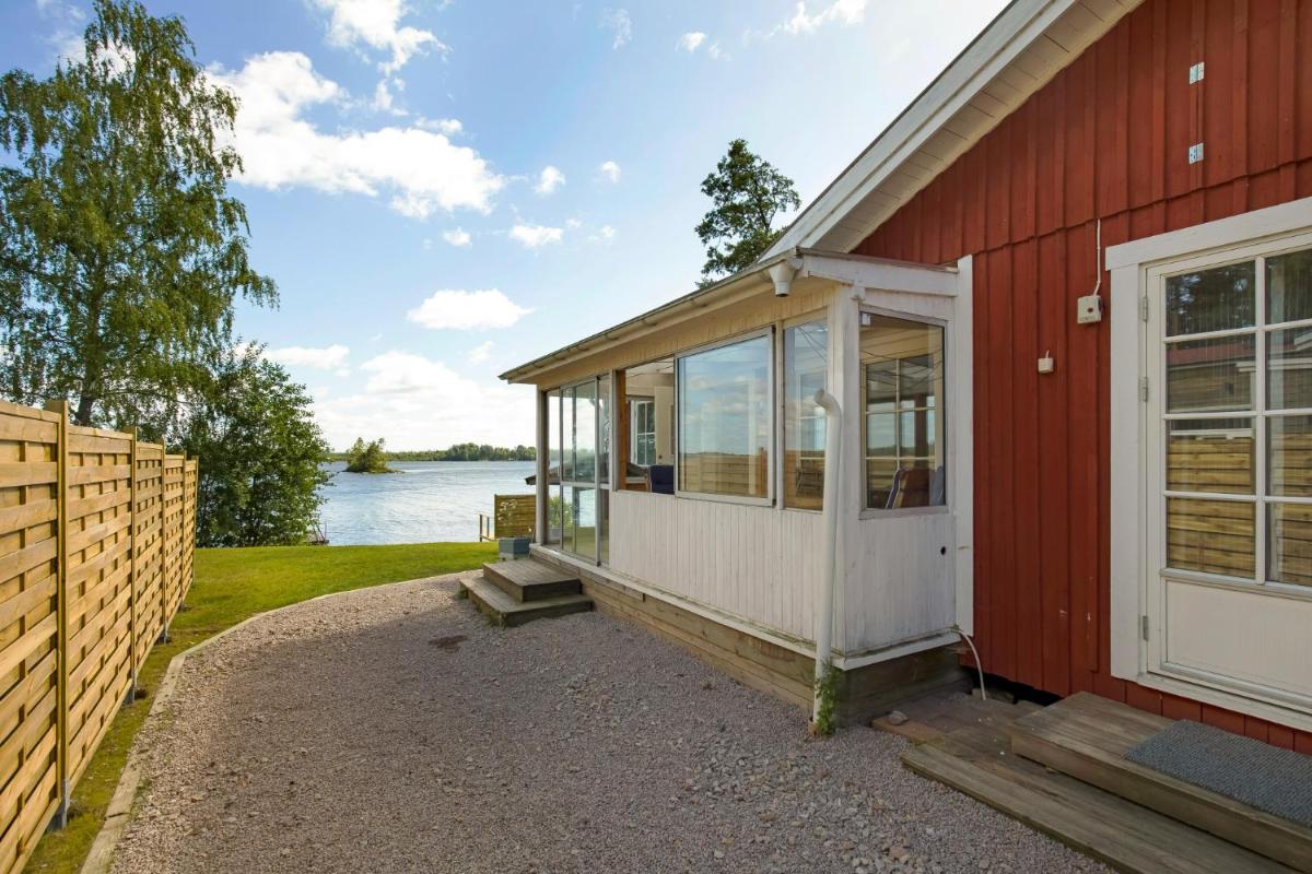 Holiday Lakefront house - Housity