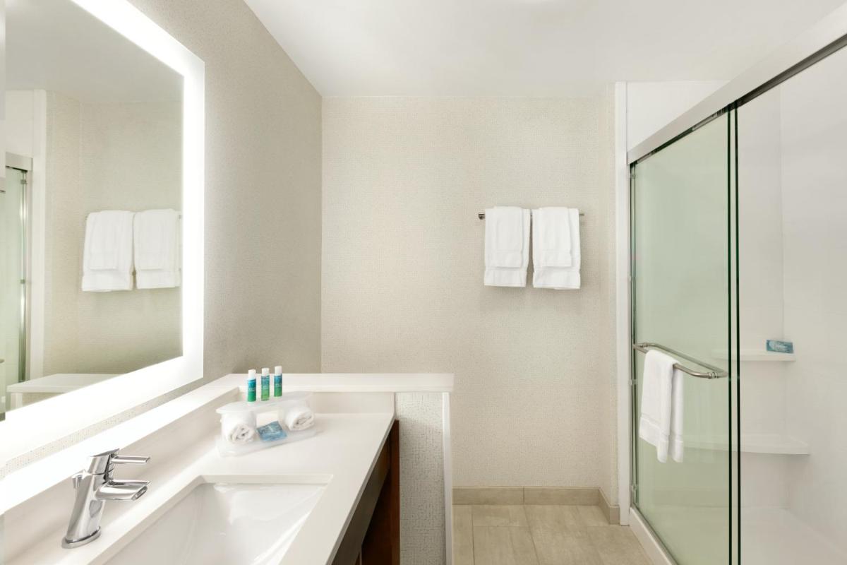 Holiday Inn Express & Suites Salisbury by IHG - Housity