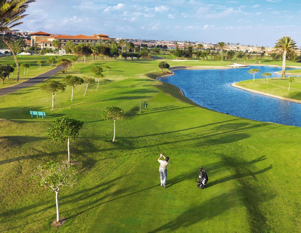 Instalaciones para jugar al golf en el hotel o alrededores