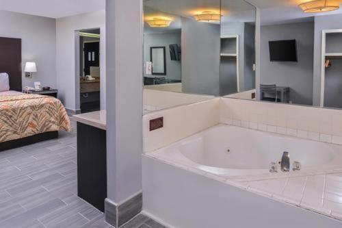 Express Inn Weslaco/Mercedes - Housity