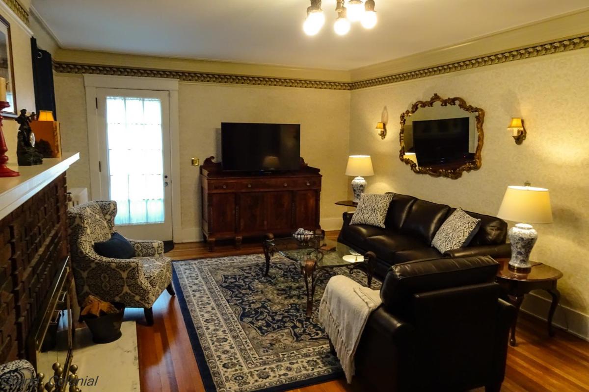 Grand Colonial Bed and Breakfast - Housity