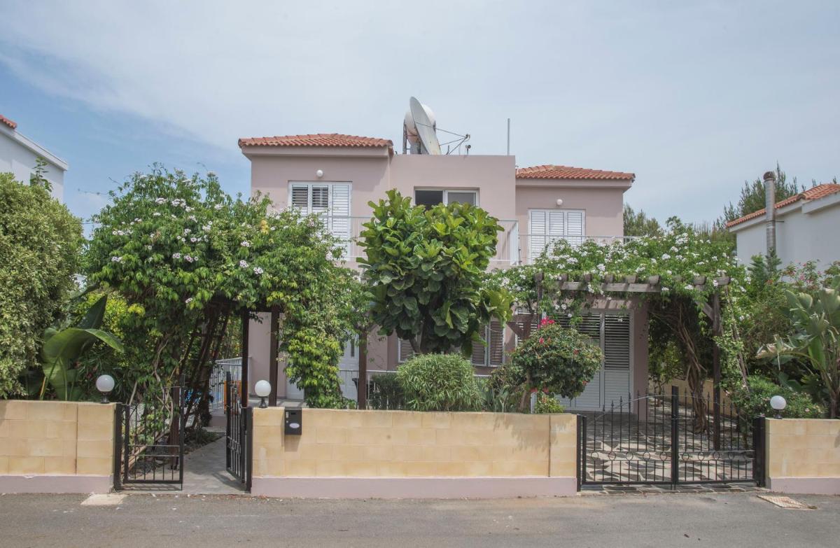 Nissi Maria Villa - Housity