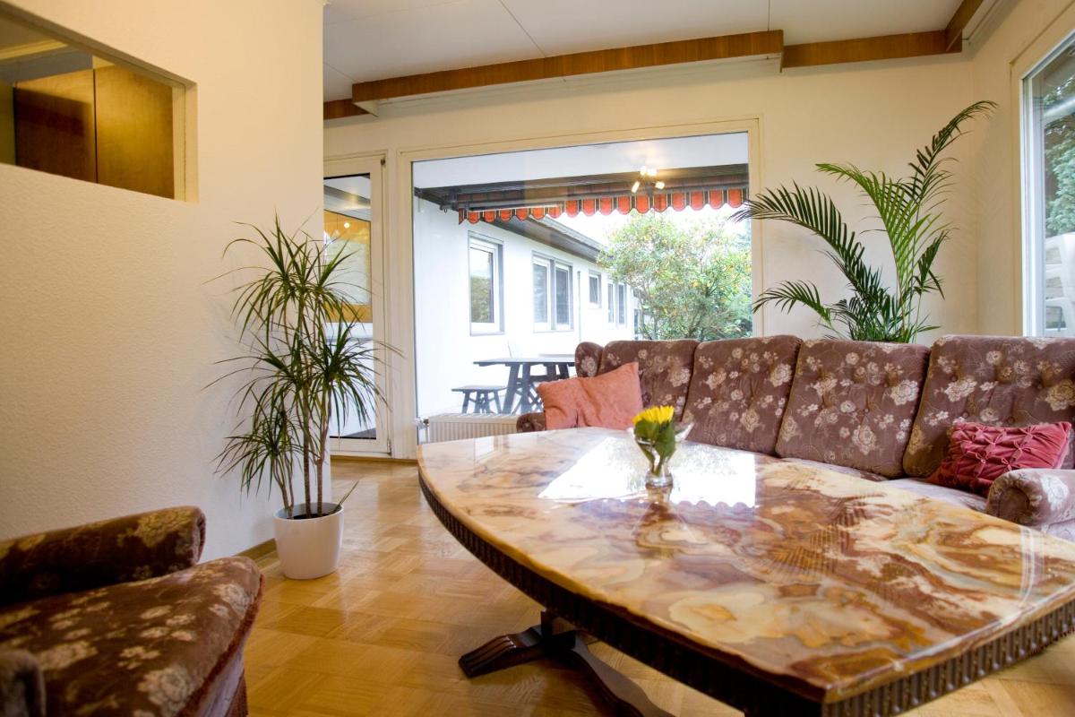 Zimmer Weiss - Housity