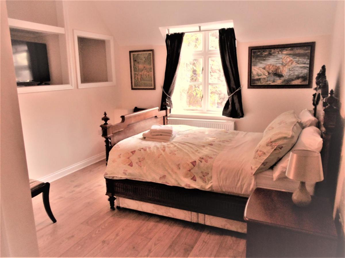 Riverside Bed & Breakfast - Housity