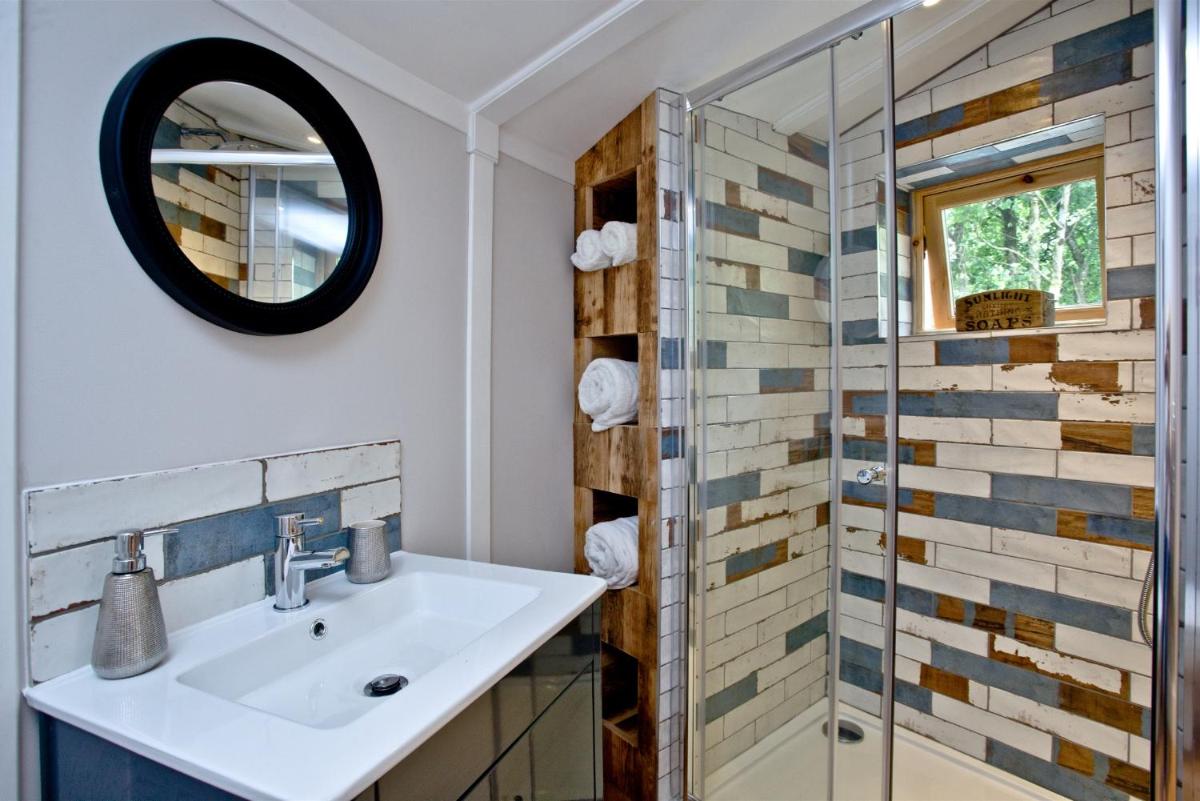 East Thorne - Cornwall - Housity