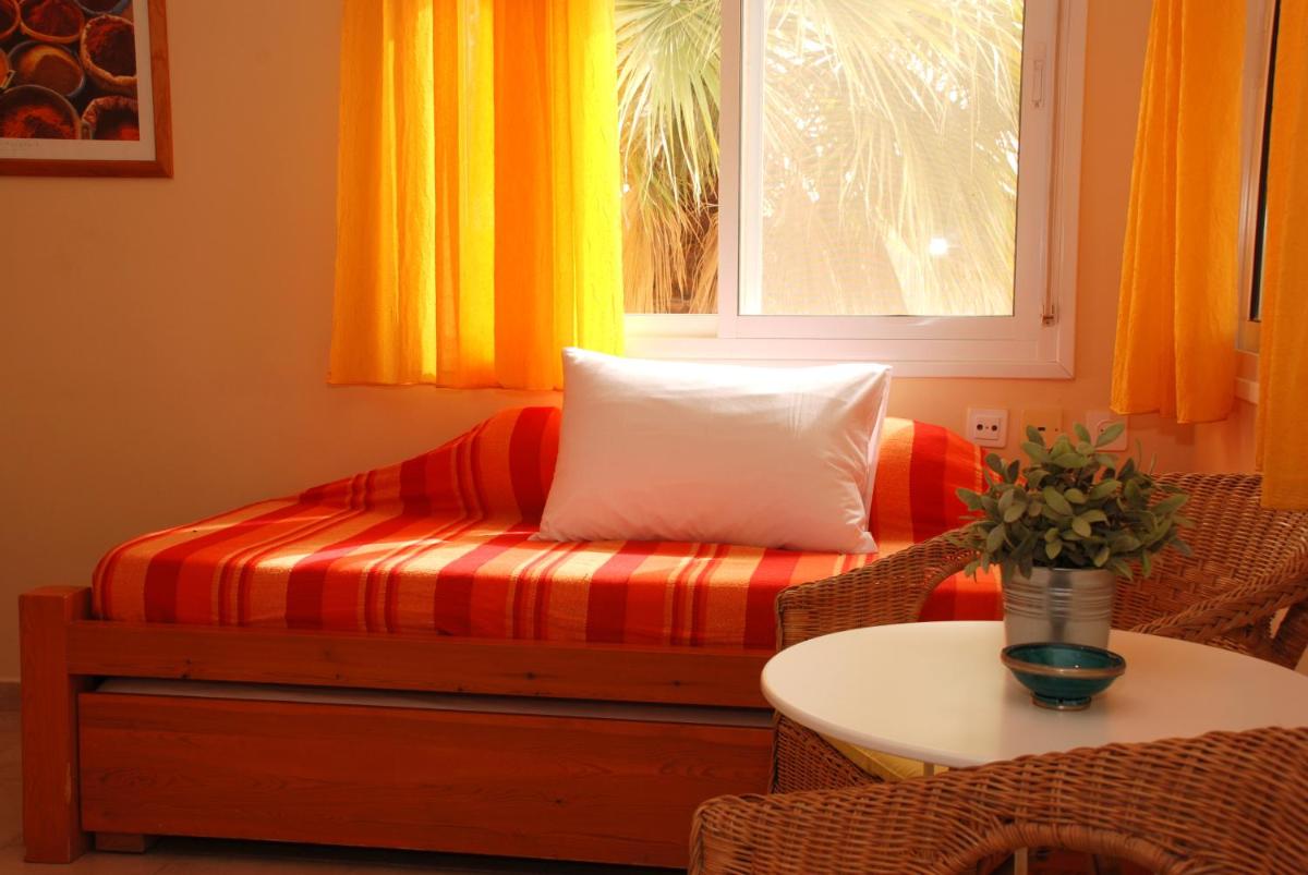 Muchnik Farm- Desert Bar - Housity
