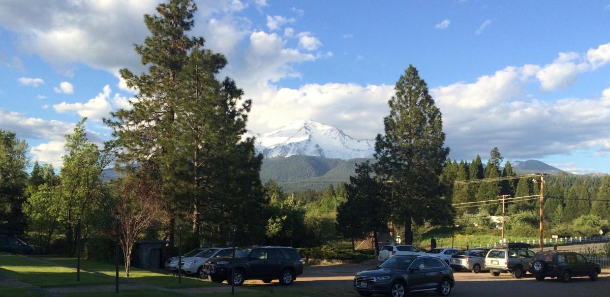 Mount Shasta Ranch Bed and Breakfast - Housity