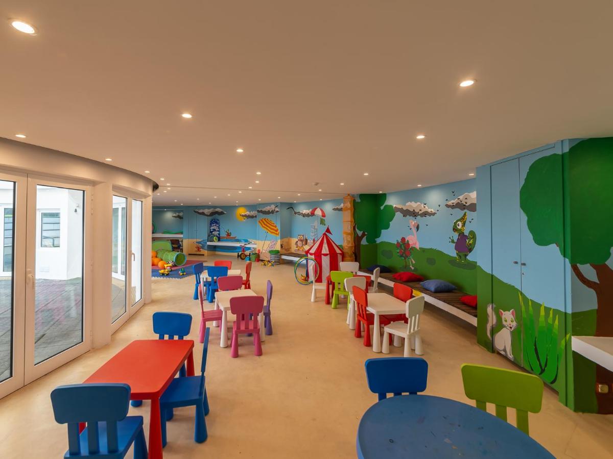 O clube infantil de Golden Club Cabanas