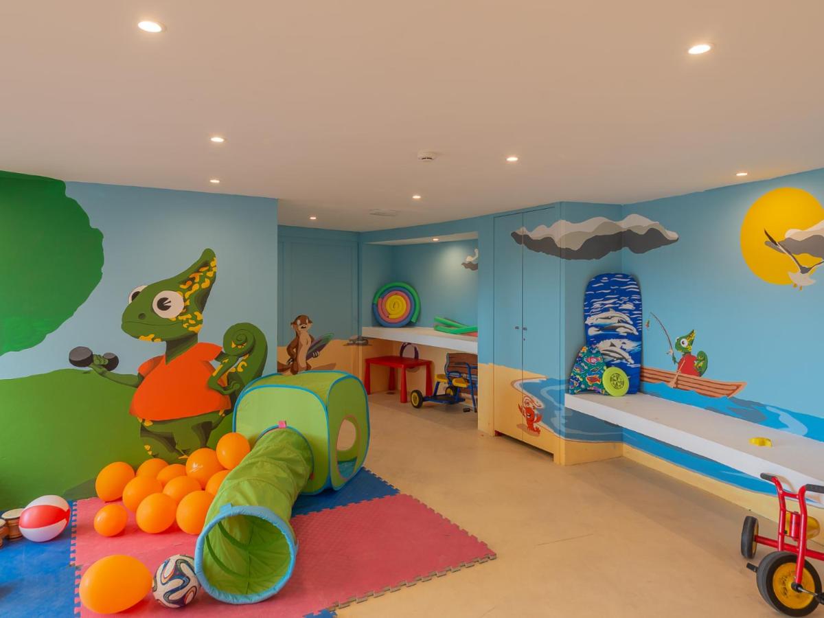 O clube infantil de Golden Club Cabanas