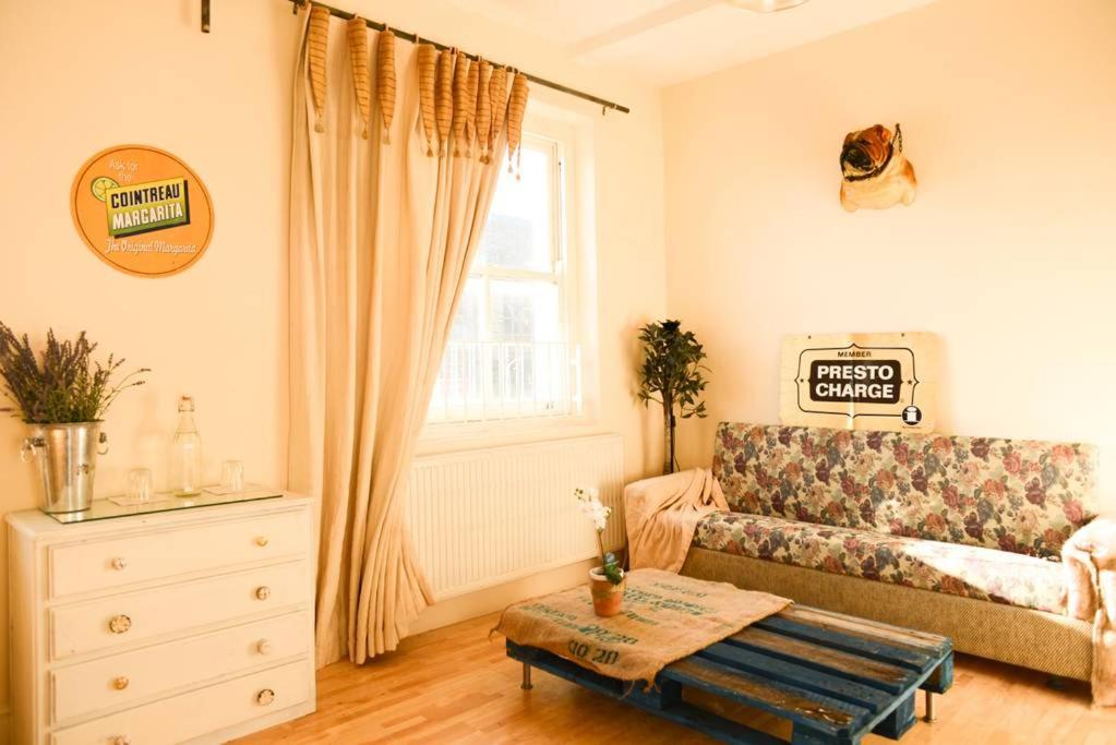 London's East End 2 Bedroom Apartment - Housity