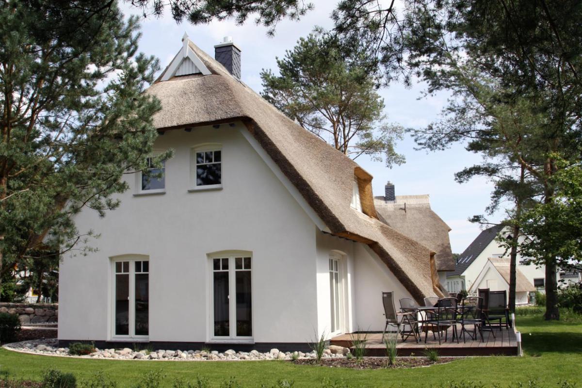 Idylle unterm Reet - Reetdachhäuser am Walde - Housity