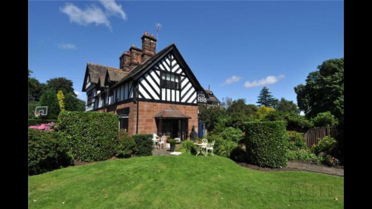 Thornton House Private Country House Thornton Hough Entire House sleeps 6 - Housity